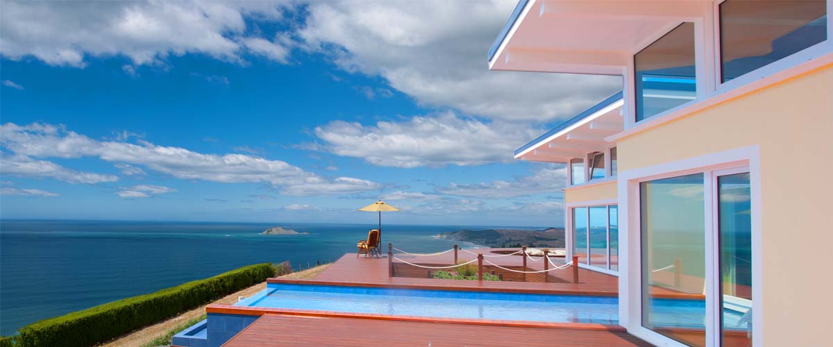 Blue sky, panoramic ocean view, deck, outdoor furniture and sunshade, the peacful luxury escape in Hawkes Bay