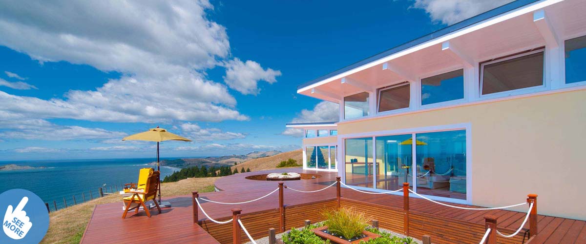 East coast luxury sea view accommodation overlooking the Waimarama bay and the infinite horizon of the ocean