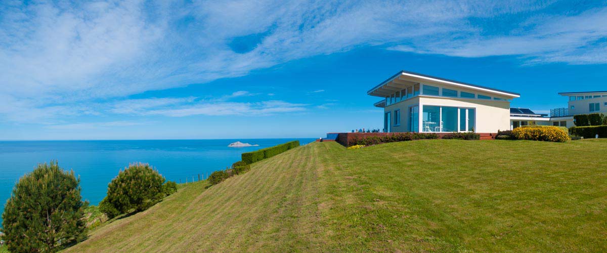 Easter Escape Accommodation Hawke's Bay on top of a hill