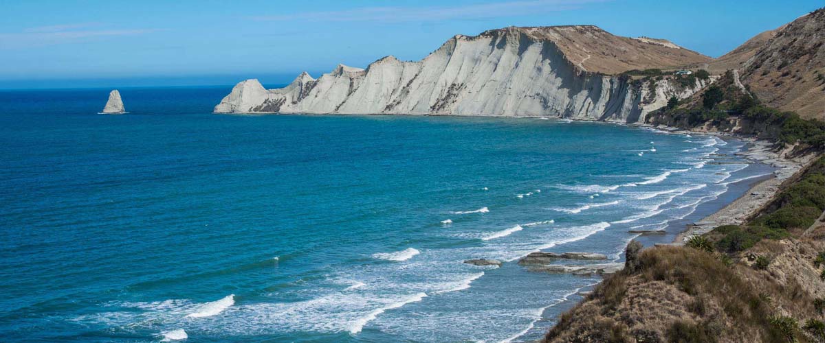 Cape Kidnapper coast with spectacular cliff formations not far from a unique sea view accommodation